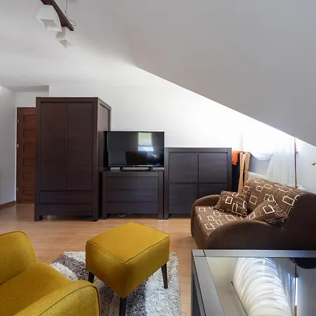 Ii-poziomowy Nam Morzem アパートホテル ポビエロボ