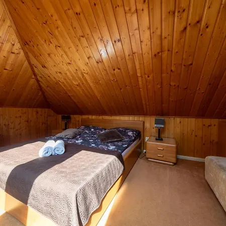 アパートホテル Ii-poziomowy Nam Morzem ポビエロボ